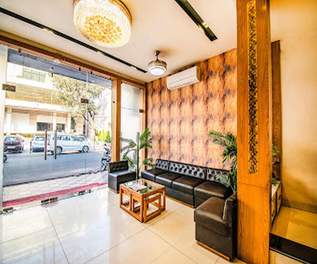 Cherrystay Kiran Inn Индор Екстериор снимка