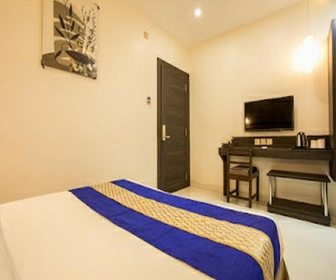 Cherrystay Kiran Inn Индор Екстериор снимка