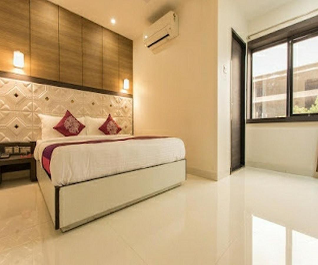 Cherrystay Kiran Inn Индор Екстериор снимка
