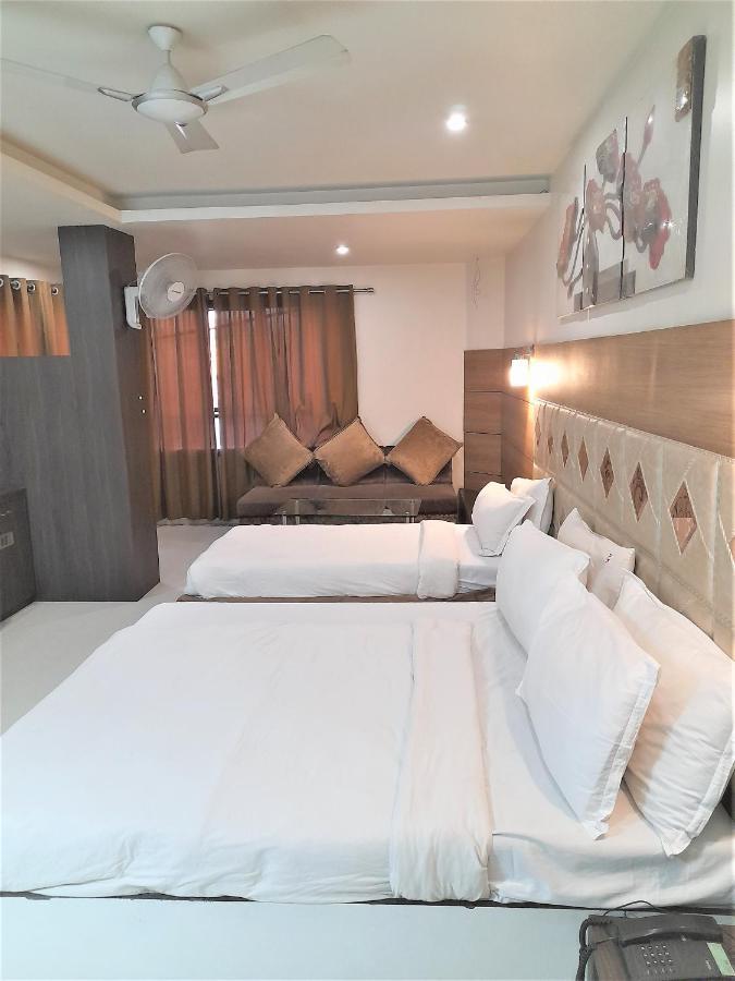 Cherrystay Kiran Inn Индор Екстериор снимка
