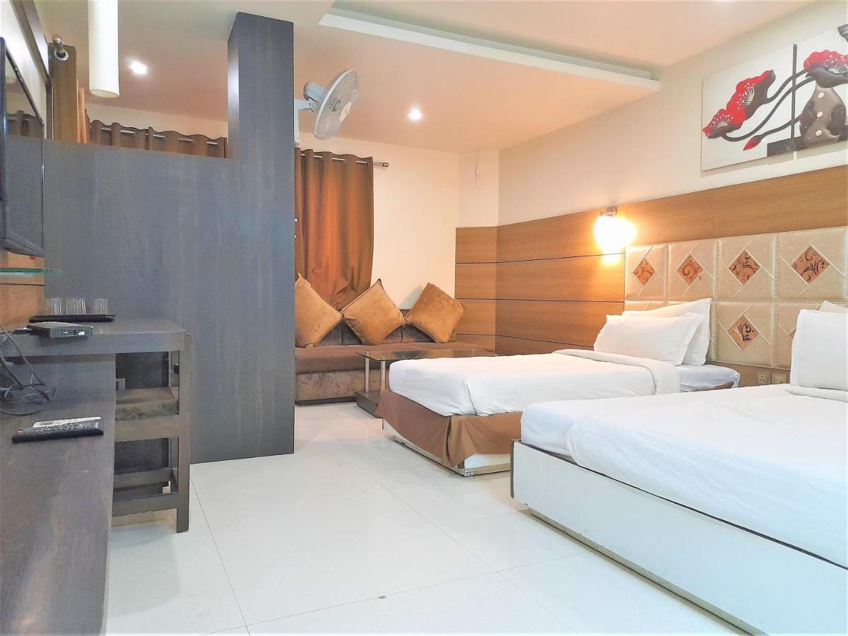 Cherrystay Kiran Inn Индор Екстериор снимка